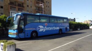 Autobus che porta verso Etna